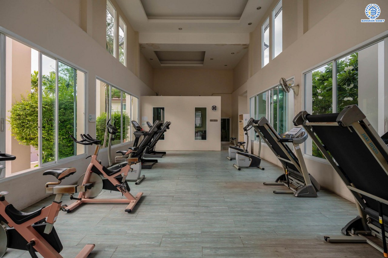 บ้านมือสองตกแต่งใหม่  โครงการ ธารา ราชพฤกษ์-ปิ่นเกล้า บ้านสวย พร้อมอยู่ เนื้อที่ 88.2 ตร.ว. ฟังก์ชัน 3 ห้องนอน 4 ห้องน้ำ 1 ห้องแม่บ้าน จอดรถได้ 2 คัน บนทำเลเชื่อมต่อถนนกาญจนาภิเษก ใกล้รถไฟฟ้าสายสีแดง "สถานีตลิ่งชัน" และจุดขึ้นทางด่วน "ศรีรัช" รายล้อมด้วยสิ่งอำนวยความสะดวกครบครัน